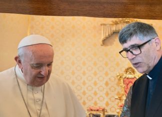 Nelle mani di Papa Francesco il volume su Don Di Noto