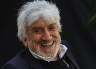 Gigi Proietti ricoverato a Roma: è grave