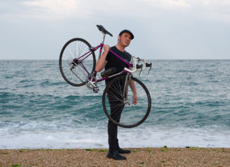 Il “cantante errante”: da Rossini a Piazzolla in bicicletta