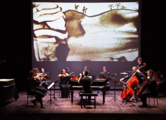 Musica, immagini e granelli di sabbia